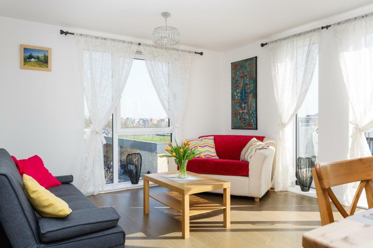 Contemporary Trumpington: Modern Apartment with Parking, Terrace & Hospital Proximity Cambridge  Exterior photo
